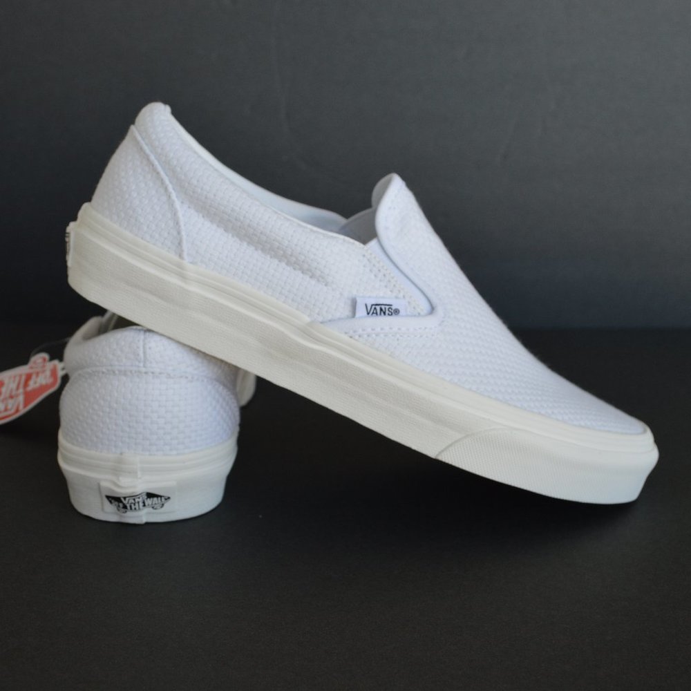 VANS SLIP ON WHITE